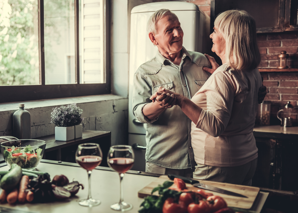 [:en]Stuck at Home With Your Partner? Look to Retirees to Make it Work[:]