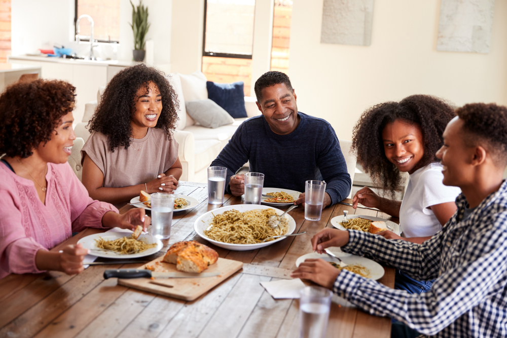 [:en]Teens at the Dinner Table[:]